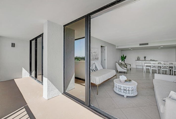 Building Photo - 5600 N Flagler Dr