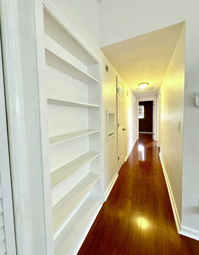 Building Photo - 1515 Sawyerwood Ave