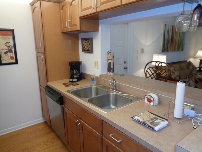 Building Photo - 2512 SE Anchorage Cove