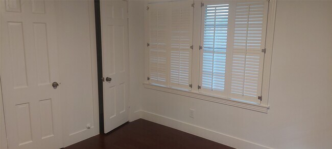 Building Photo - 4629 Cedar Oaks Ln