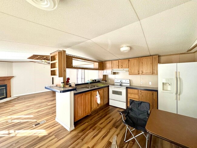 Building Photo - 600 Old Spanish Trail