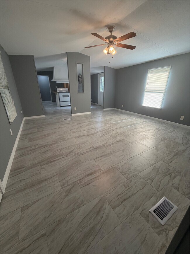 Building Photo - 15476 Esther Dr