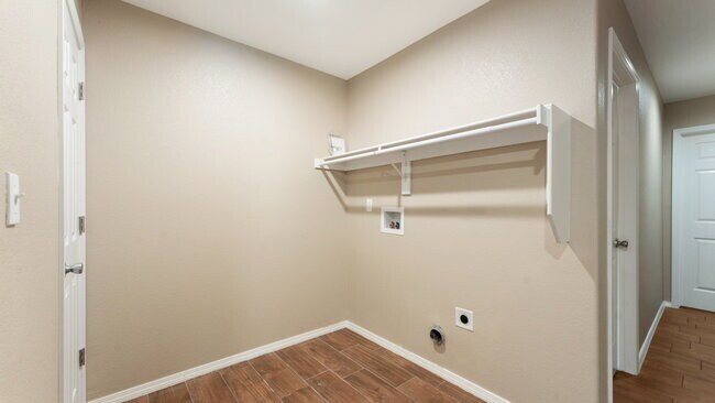 Building Photo - 307 Ewalt Ave