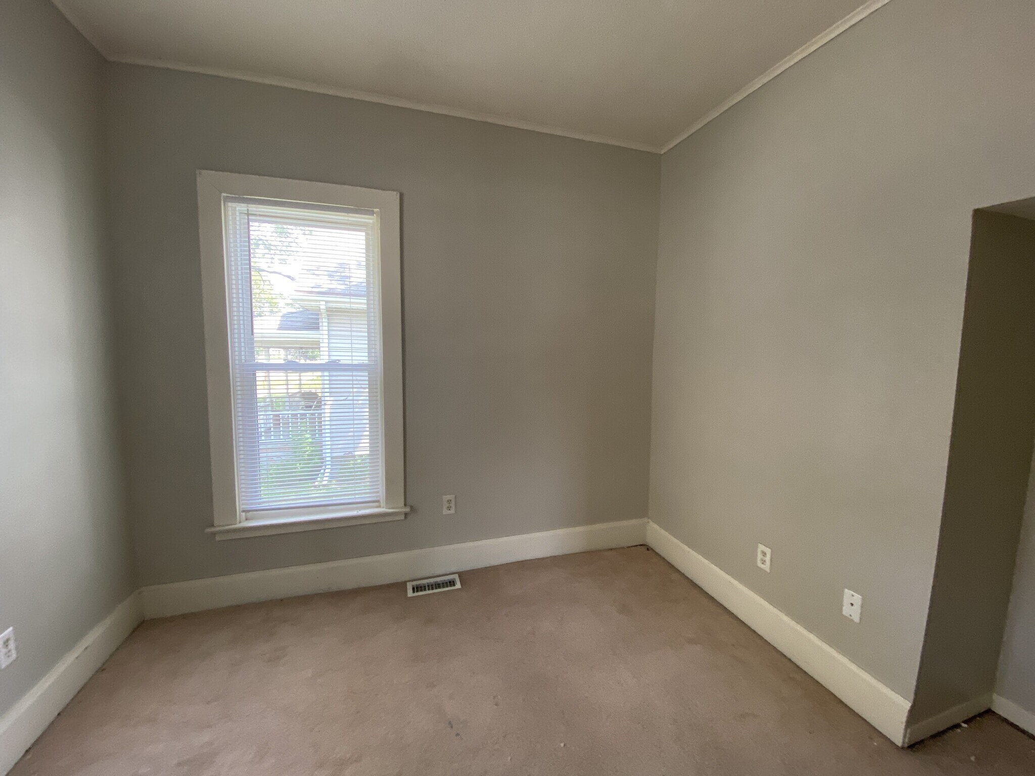 Building Photo - 409 2nd St
