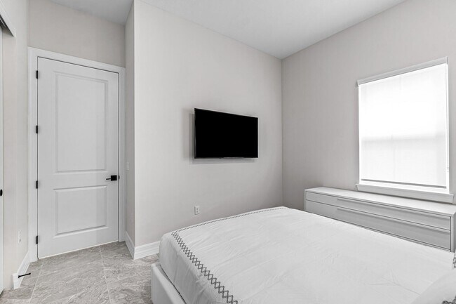 Building Photo - 12325 Frontline Ln