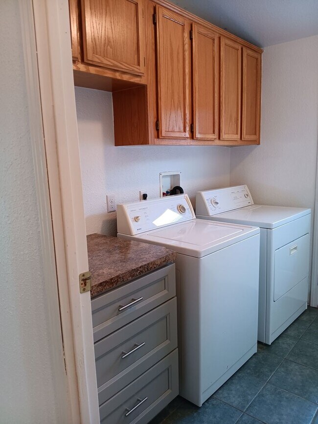 Building Photo - Country Living In The Independence Area Is...