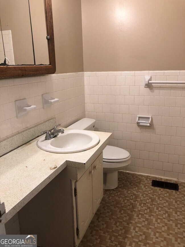 Building Photo - 10680 Eagle Dr