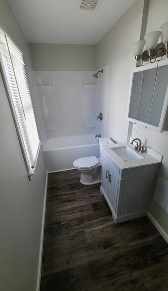 Building Photo - 1229 7th Ave SE