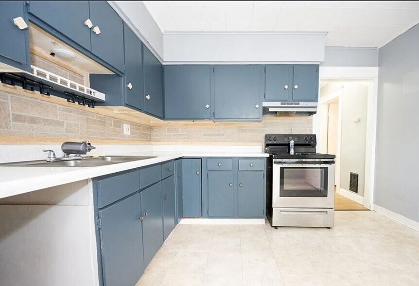 Building Photo - 108 David Ave