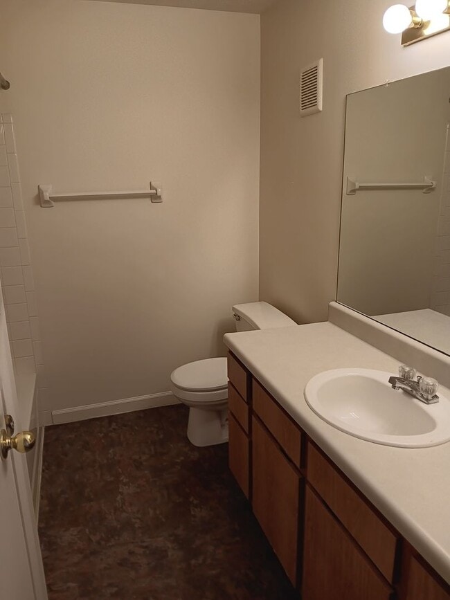 Building Photo - one bedroom one bath