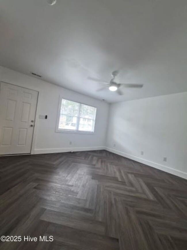 Building Photo - 411 Myrtlewood Cir