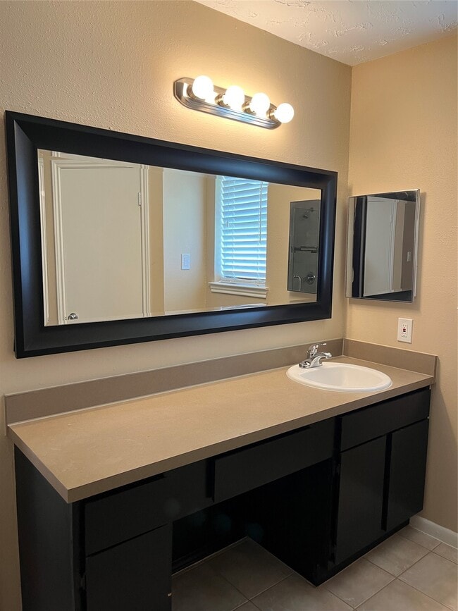 Building Photo - 8415 Blacksmith Dr