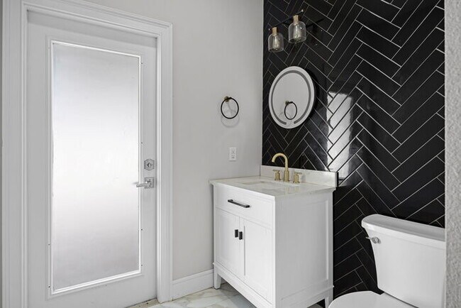 Building Photo - Fully Remodeled 5/4 Art Deco-Inspired Home...