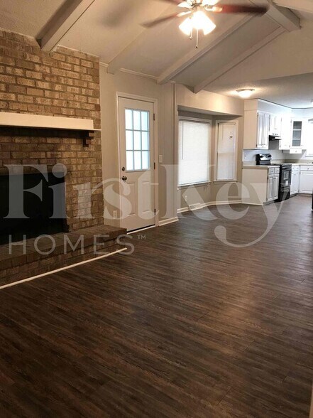 Building Photo - 104 Heron Ct