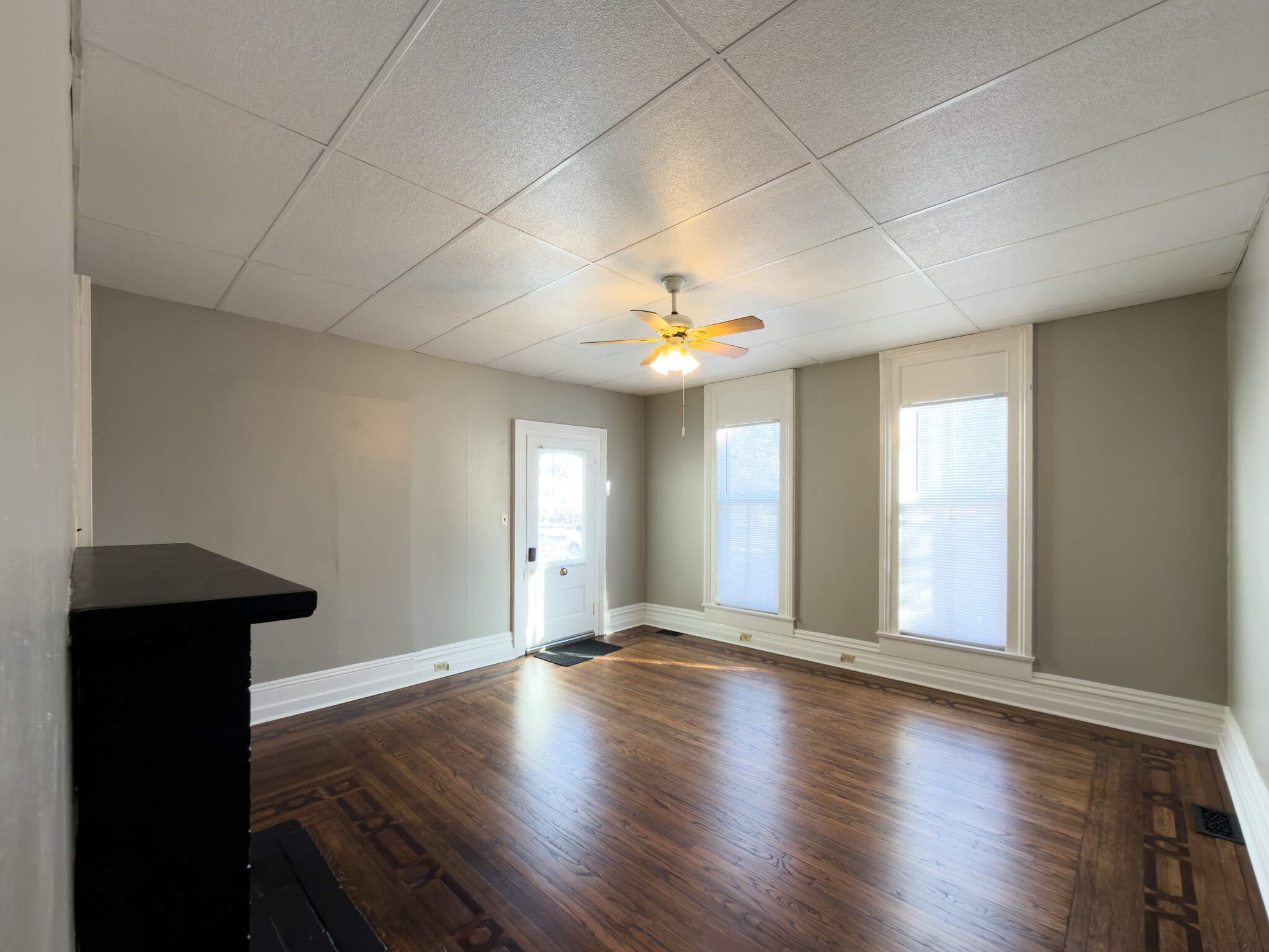 Living Room - 337 E 15th St