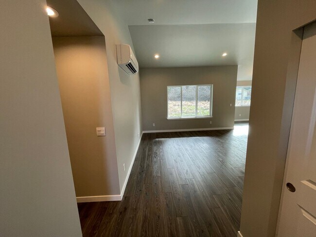 Building Photo - 2707 Oakes Ave
