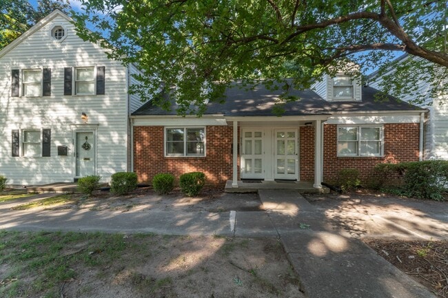 Building Photo - 929 St Marys St