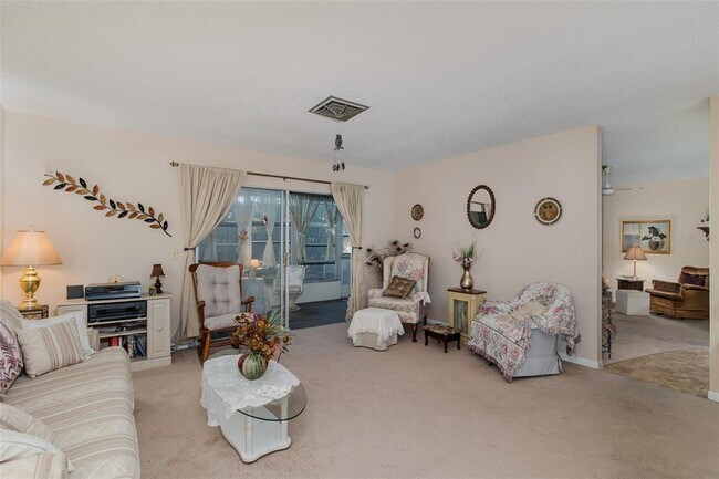 Building Photo - 8015 San Fernando Dr