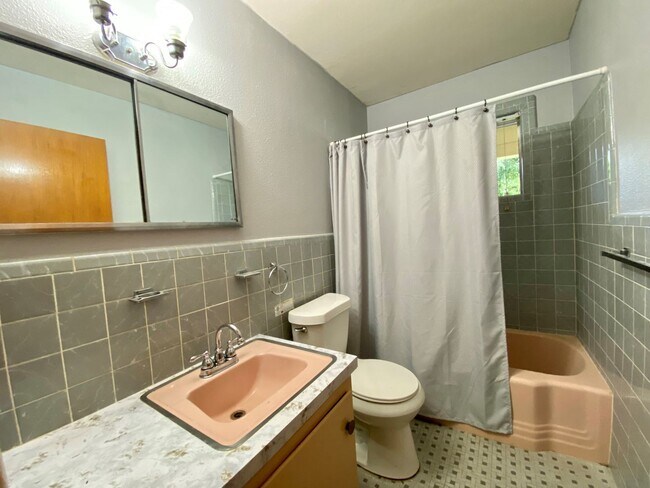 Building Photo - 6710 Moss Oak Dr