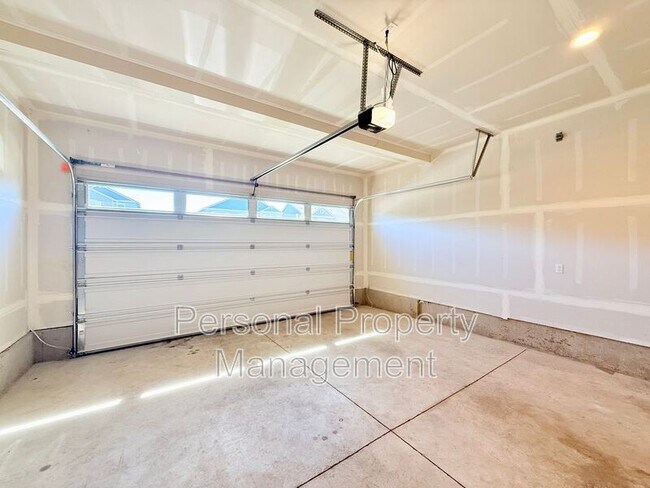 Building Photo - 8728 N 1st St