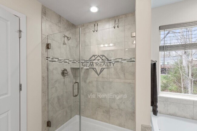 Building Photo - 102 Monroe St