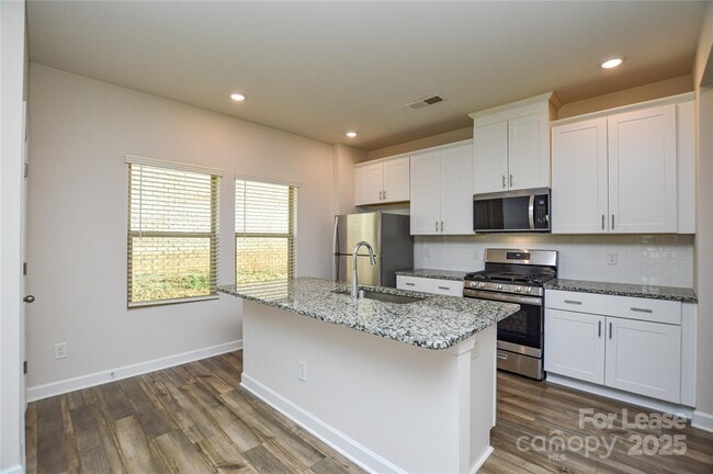 Building Photo - 3215 Lisburn St