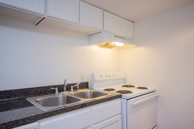 Building Photo - 425 Emerson St