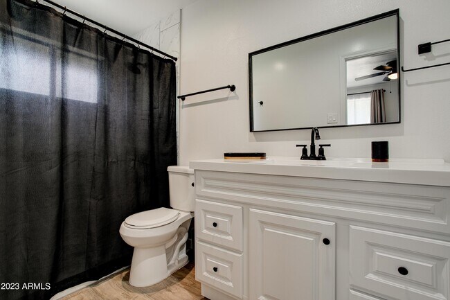 Building Photo - 1201 E Northview Ave