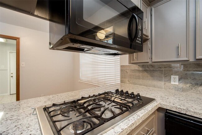 Building Photo - 15319 Paseo Del Rey Dr