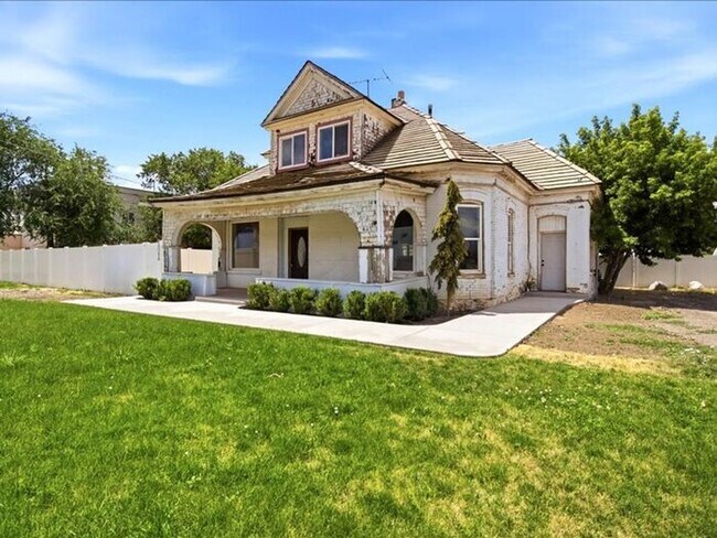 Building Photo - North Salt Lake 4 bed 3 bath home