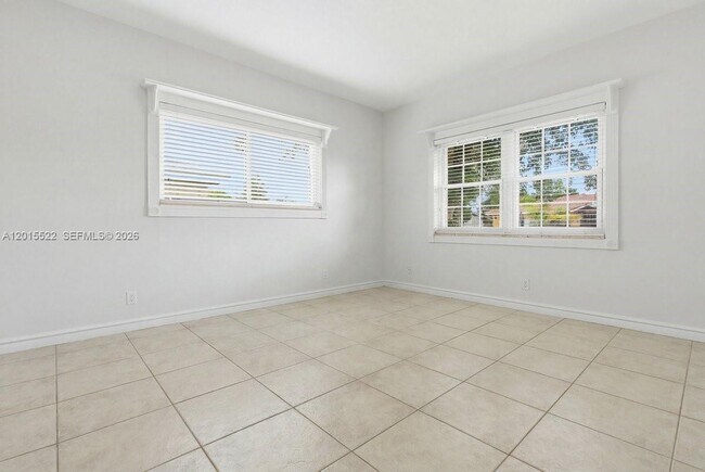 Building Photo - 16530 Lake Tree Dr