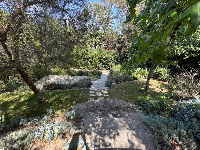 Building Photo - 1224 S Orange Dr