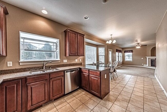 Building Photo - Stunning 5BR Home with Luxury Master Suite & Low-Maintenance Yard!