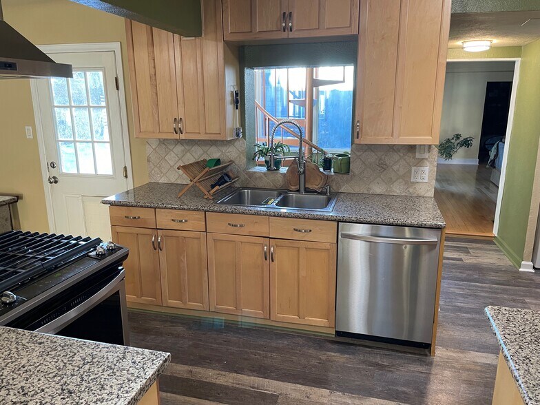 Building Photo - 1991 Glen Garry Dr