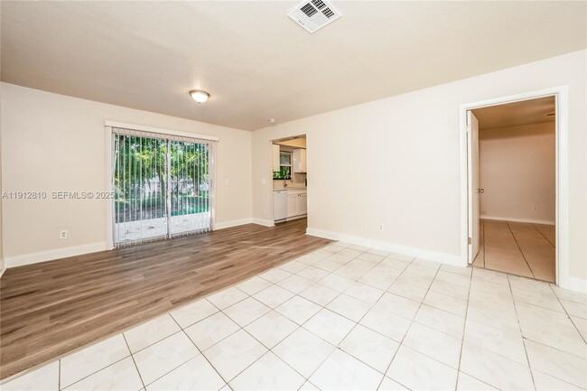 Building Photo - 586 Udell Ln