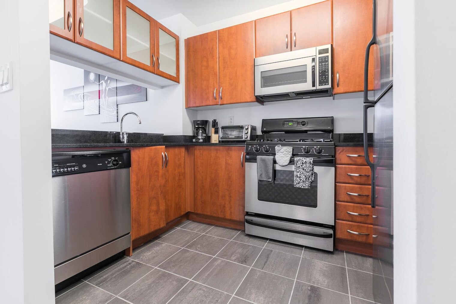 Building Photo - 45 E 33rd St