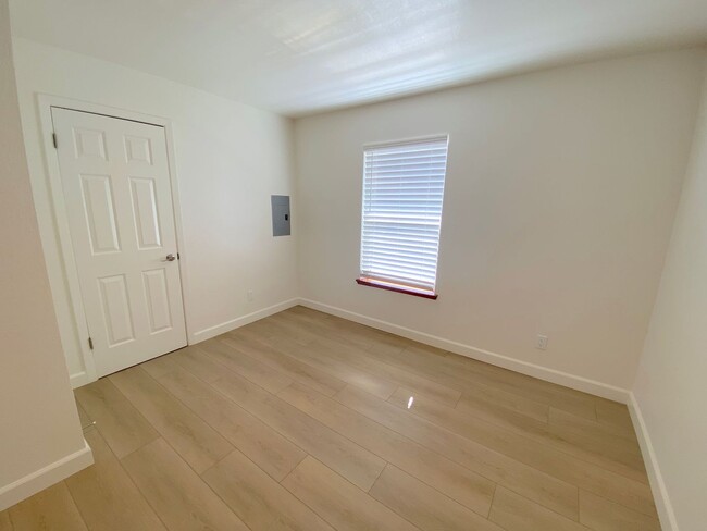 Building Photo - Bue1112