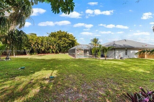 Building Photo - 6975 Bianchini Cir