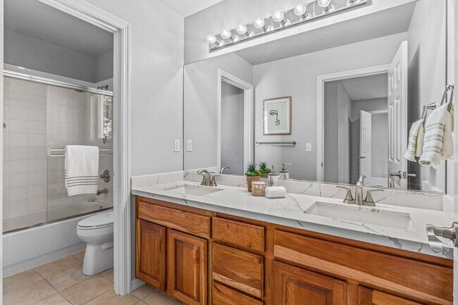 Building Photo - Luxury 4 bed 4 bath home in Lakemont, Bellevue