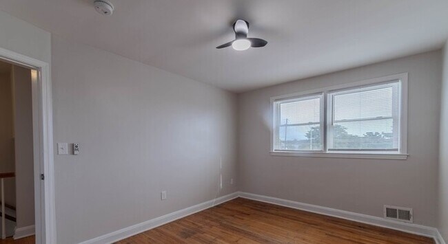 Building Photo - 3 Bedroom Home 21206