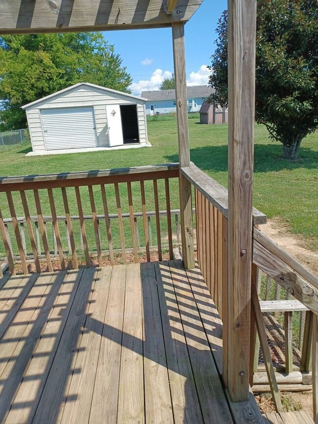 Building Photo - 3 Bedroom 2 Bathroom Home!!