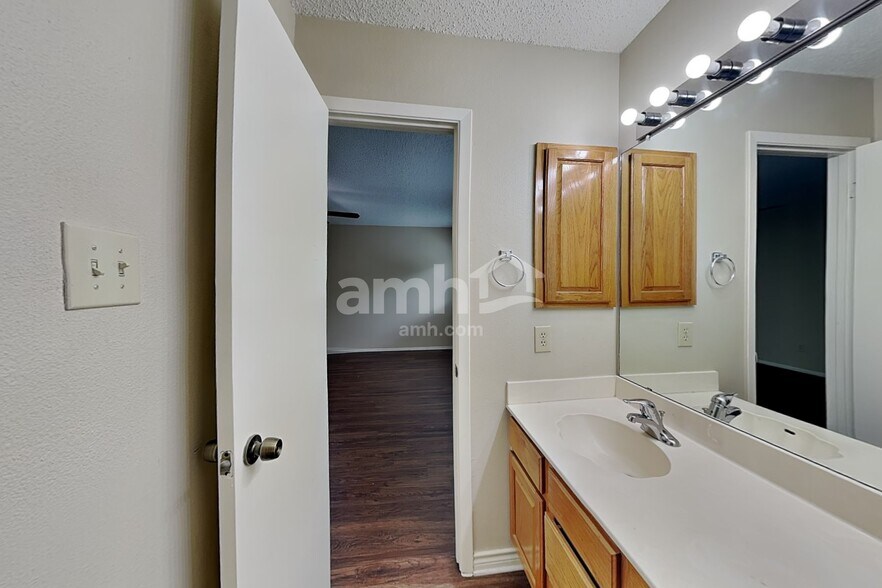 Building Photo - 4611 Camas