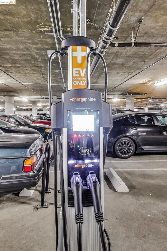 Building Photo - 555 10th St