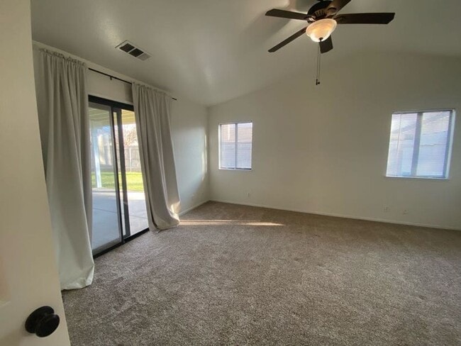 Building Photo - 1947 Henshaw Ave