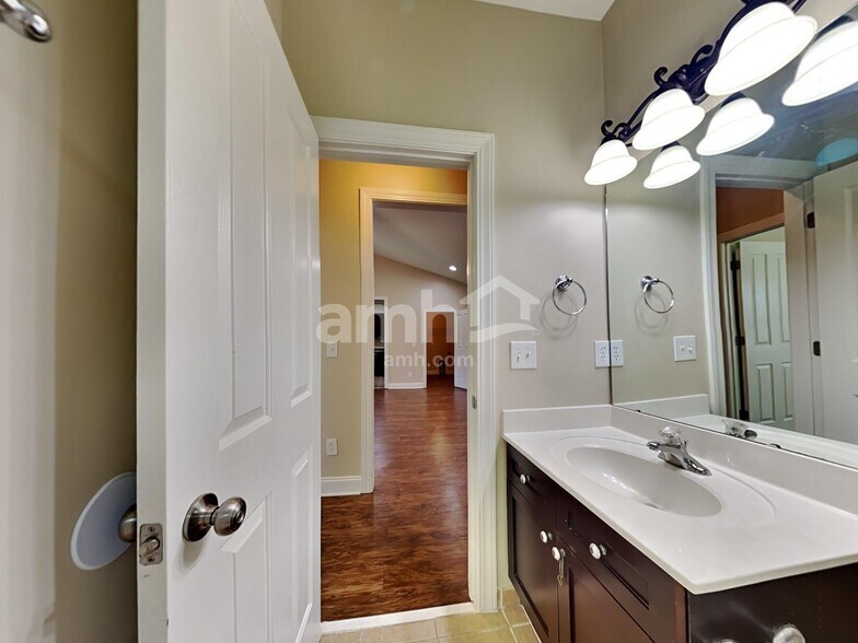 Building Photo - 8503 Sentry Cir