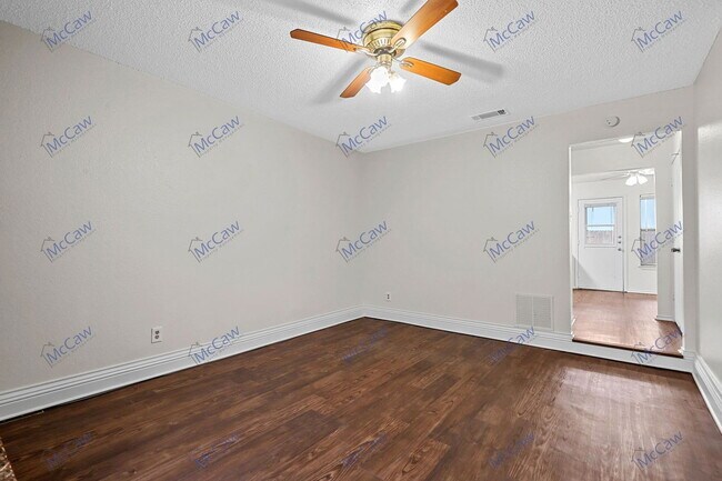 Building Photo - 800 Bluebonnet Dr