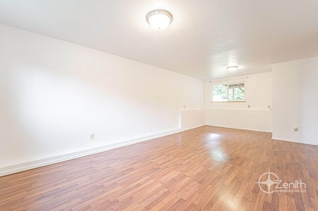 Building Photo - 106 W Beacon Hill Dr