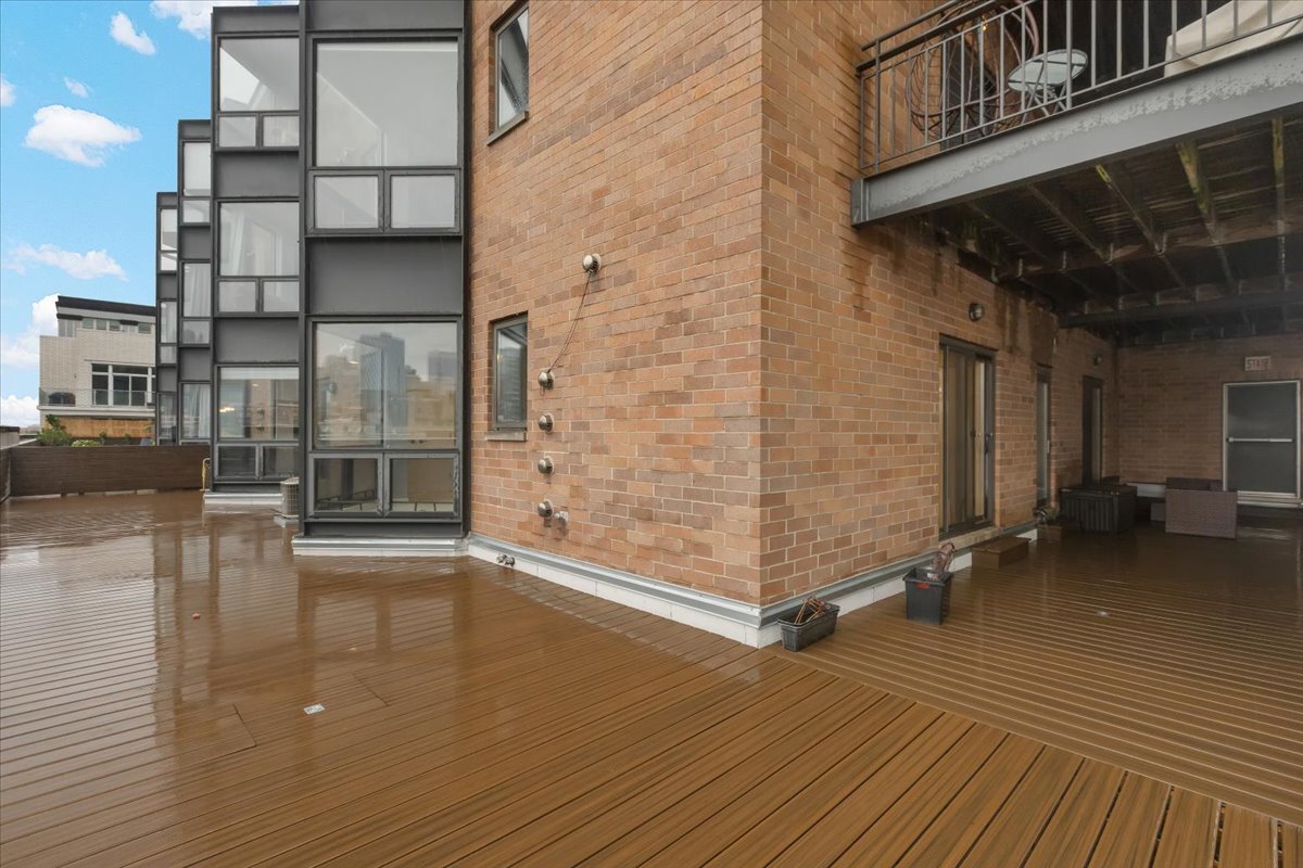 Building Photo - 222 S Racine Ave