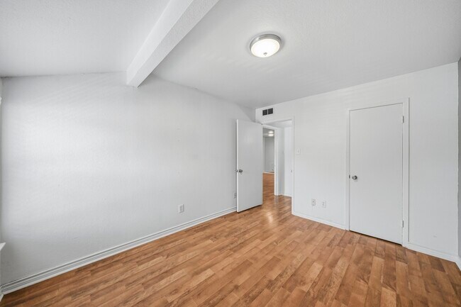 Building Photo - 3131 Cummins St
