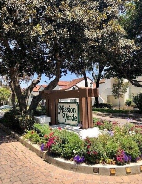 Building Photo - 1279 Calle Bonita